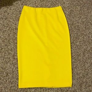 NWOT Yellow knit NYCo knee length pencil skirt